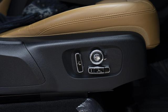Установка выдвижных электропорогов ATS на Range Rover Sport